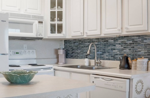Holiday Isle Condo | Private Beach Oasis with Pool, Hot Tub & Live Summer Music