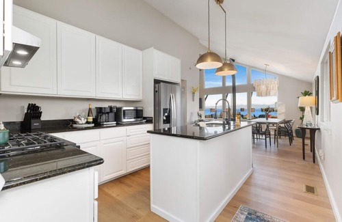 Clinton House | Beachfront Retreat on Whidbey Island with Hot Tub & Pets