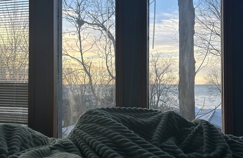 Central Elgin House | Elegant Lake View House with Private Beach in Port Stanley