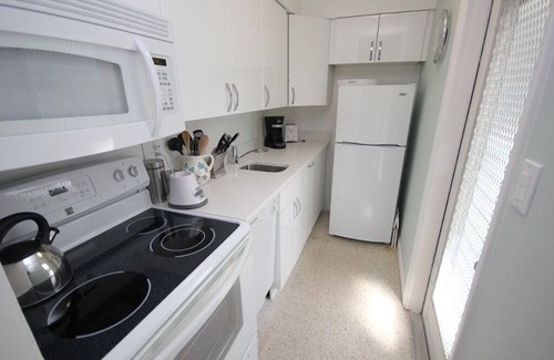 Aloha Kai Cottage | Private Beach Retreat on Siesta Key: Guest Rated 10/10