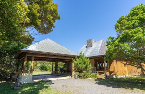 Iki Villa | Exclusive Oceanfront Retreat at Resort Villa Iki by Ritomaru