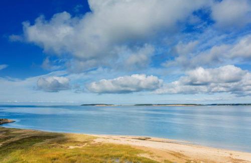 Wellfleet House | Beachfront Retreat with Breathtaking Views on Lt Island