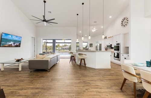 Burnt Store House | Ideal Oceanfront Villa with Private Beach & Spa Amenities