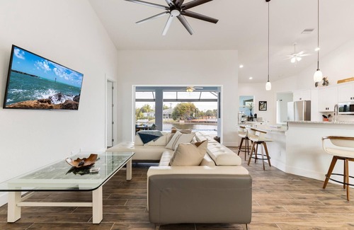 Burnt Store House | Ideal Oceanfront Villa with Private Beach & Spa Amenities