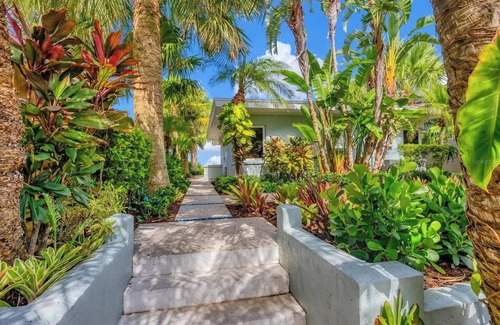 Nokomis House | Private Beachfront Escape: 2-Bedroom Home on Exclusive Casey Key, Nokomis FL