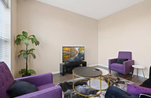 Downtown Indianapolis Apartment | Cozy Downtown INDY Private Bed with Kitchen Access