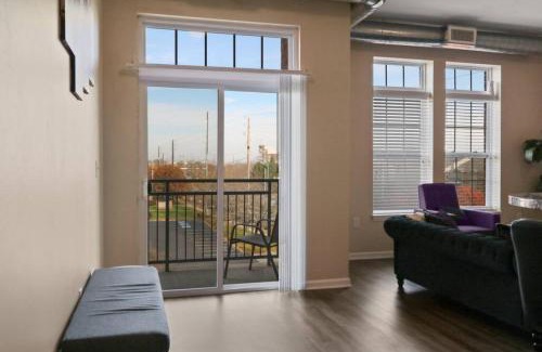 Downtown Indianapolis Apartment | Cozy Downtown INDY Private Bed with Kitchen Access