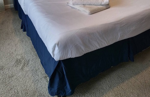 Summit Station Apartment | Private Bedroom | free parking | Columbus VivLux A