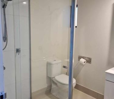 Southport House | Cozy Private Bedroom with Bathroom in Shared Apartment