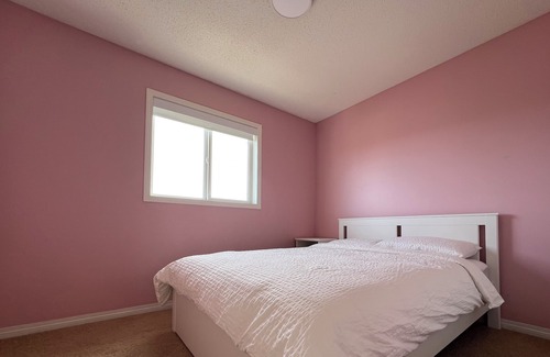Airdrie House | Private bedroom and bathroom