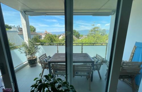 Le Grand-Saconnex House | Cozy Private Bedroom with En-Suite in Shared Apartment