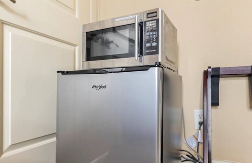 East Downtown Houston House | Inviting Private Suite with Kitchen in East Downtown