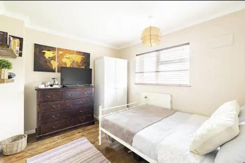 Street House | Peaceful Private Bedroom in a Serene Home Retreat