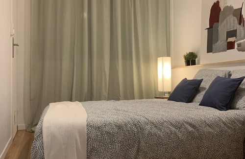 Bron Bed & Breakfast | Cozy Private Bedroom with Accessible Amenities & High Rating