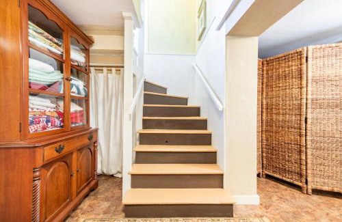 Beaumont - Wilshire House | Private Bedroom Studio with Kitchenette