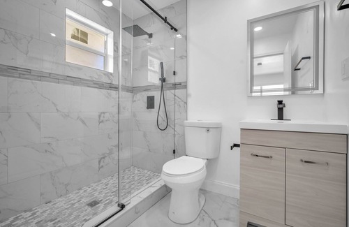 Highland Garden Bed & Breakfast | Cozy Private Bedroom near Beaches and Nightlife