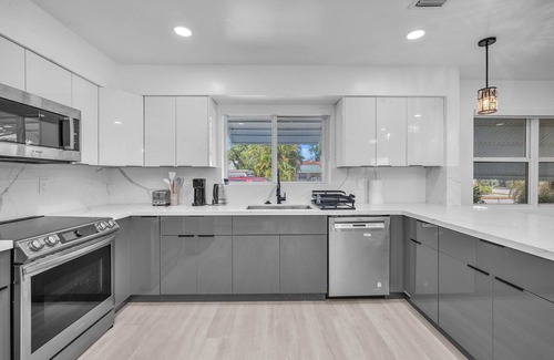 Highland Garden Bed & Breakfast | Cozy Private Bedroom near Beaches and Nightlife