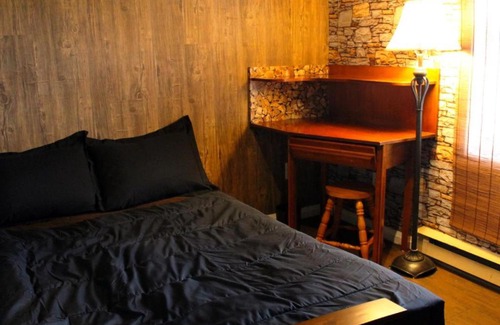 Lower Sackville House | Cozy Private Bedrooms with Free Parking for Families