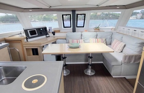 Norman Island Boat Rental | Relax on a Private 40ft Modern Catamaran in Turquoise Waters