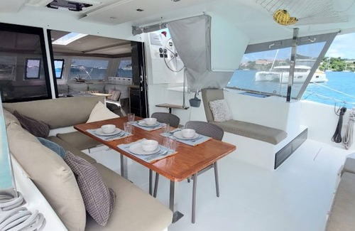 Norman Island Boat Rental | Relax on a Private 40ft Modern Catamaran in Turquoise Waters