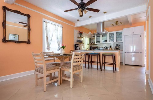 Allapattah Villa | Private Botanical Villa with Pool Near Wynwood & SOBE