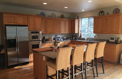 Kings Beach House | Bright Retreat with Hot Tub & Pool Table Near Northstar
