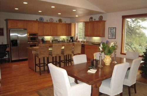 Kings Beach House | Bright Retreat with Hot Tub & Pool Table Near Northstar