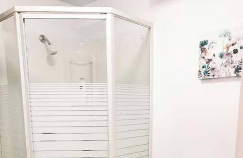Richmond Hill Apartment | Bright Walkout Apartment with Pool, Breakfast & Family Perks
