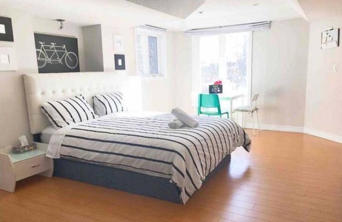 Richmond Hill Apartment | Bright Walkout Apartment with Pool, Breakfast & Family Perks
