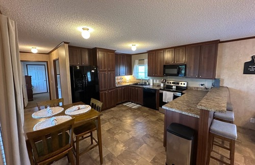Clopton Cabin | Private Cabin, 3 Bed Rooms, 2 Bath, nestled in the woods on a spring fed pond!