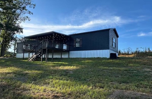 Clopton Cabin | Private Cabin, 3 Bed Rooms, 2 Bath, nestled in the woods on a spring fed pond!