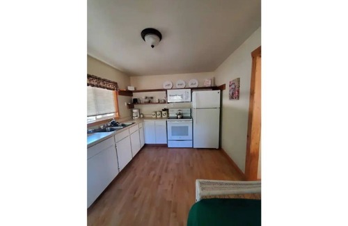 Noxon House | Idyllic Cabin Retreat at Noxon Creekside Motel