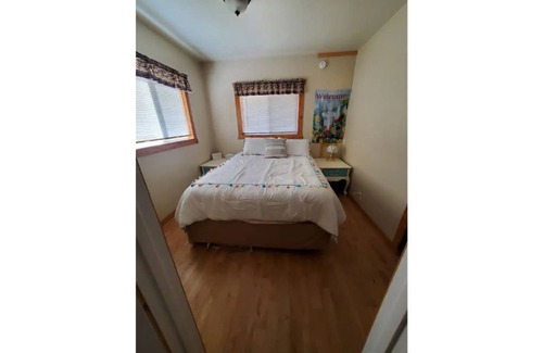 Noxon House | Idyllic Cabin Retreat at Noxon Creekside Motel