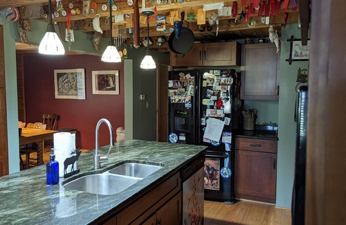 Athol Springs House | Spacious Private Cabin: Perfect for Families and Pets