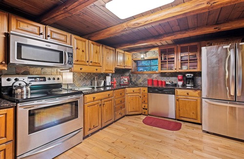 Waynesville Cabin | Relaxing Retreat with Hot Tub & Great Location, Rated 9.2