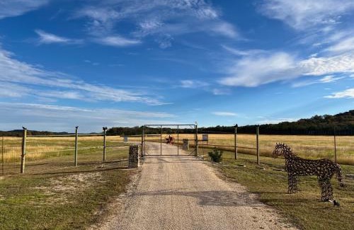 Bandera House | Private cabin on 100 scenic acres with balcony views