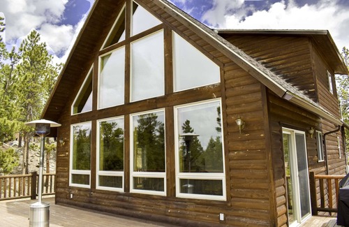 Sedalia House | Enchanting Cabin with Views, Hiking, Wifi & Top Guest Rating