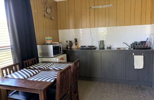 Morphett Vale Apartment | Peaceful Private Flat for Families - A Serene Getaway