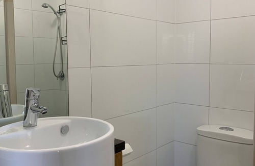 Morphett Vale Apartment | Peaceful Private Flat for Families - A Serene Getaway