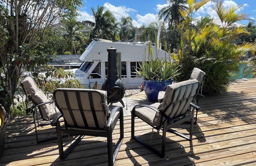 Nassau Villa | Private Canalfront Paradise with Pool