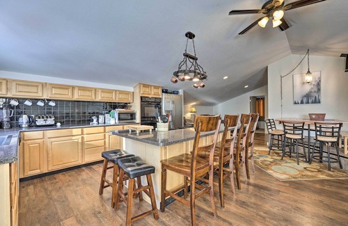 Cascade Cabin | Private Cascade Cabin: Hot Tub, Fire Pit & Perfect Rating!