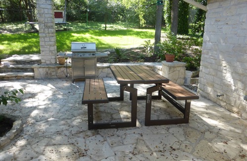 Austin House | Cozy Casita Near Downtown with Kitchen & Breakfast Included