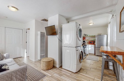 Los Griegos House | Cozy Casita Minutes from Trails, Dining & Pet Friendly