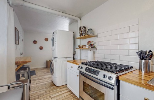 Los Griegos House | Cozy Casita Minutes from Trails, Dining & Pet Friendly