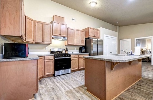 Hermiston House | Private & Central Townhouse, Garage #788A