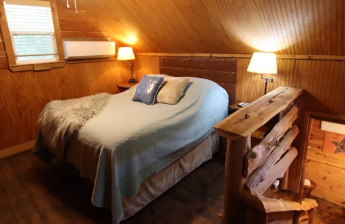 Brenham Cabin | Private & Charming Cottage Nestled in the Forest at Scenic Hill Retreat