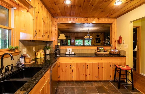 Pisgah Forest Cabin | Cozy Mountainside Cabin Near Pisgah National Forest - 10/10