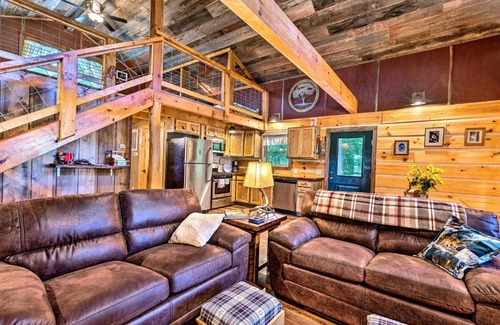 Elmdale House | Experience a Cozy Chase County Cabin by Middle Creek
