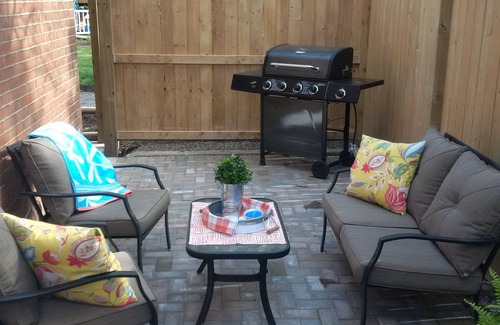 Port Weller West Villa | Ultimate Coachhouse with Hot Tub in Niagara's Heart