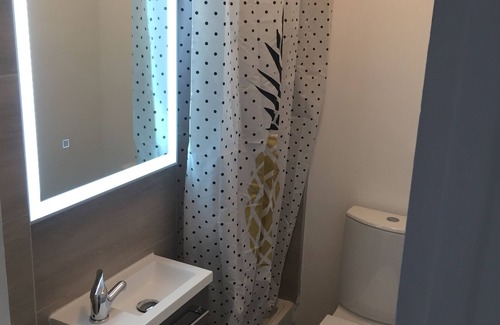 Melun Apartment | Cozy Retreat: 4-Minute Walk to Station, Pet Friendly